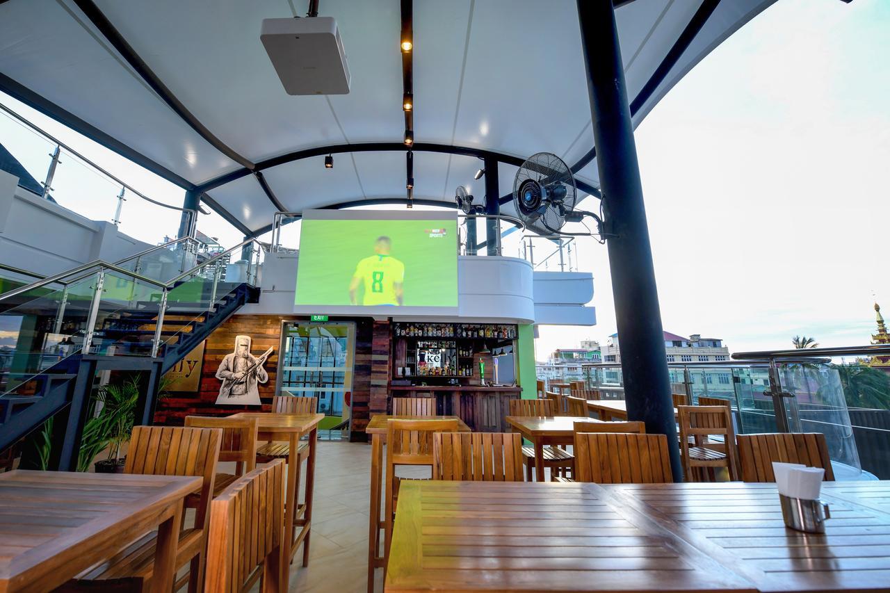 Ned Kelly Hotel & Irish Pub Mandalaj Kültér fotó