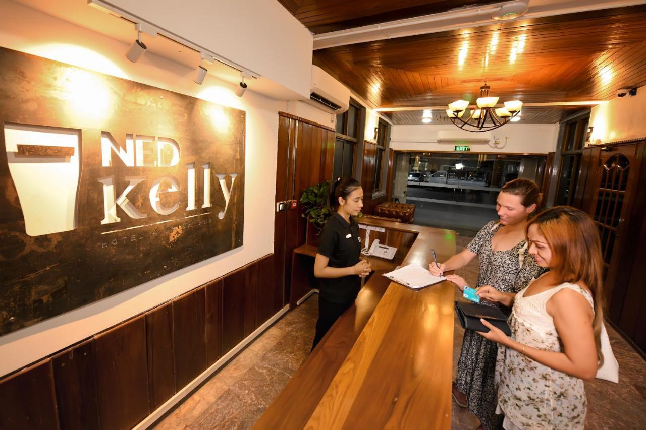 Ned Kelly Hotel & Irish Pub Mandalaj Kültér fotó