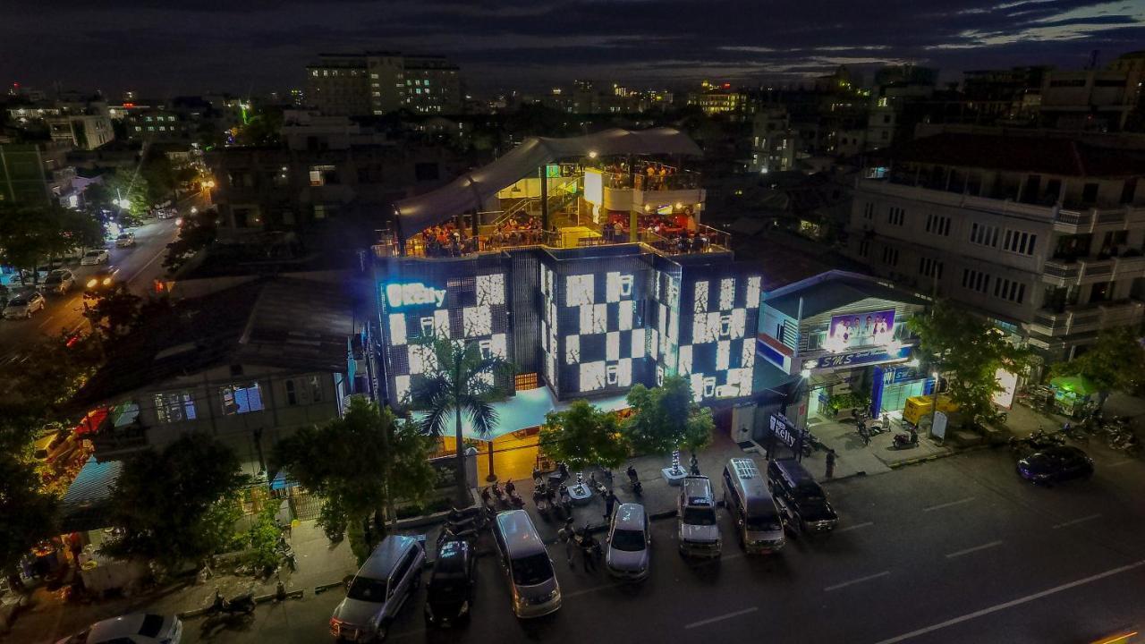 Ned Kelly Hotel & Irish Pub Mandalaj Kültér fotó